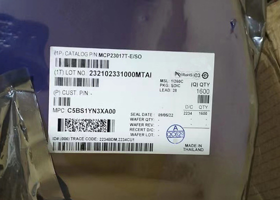 IC Chip 1.7 MHz 28-SOIC MCP23017T-E / SO متوسع 16 بت I / O مع واجهة تسلسلية