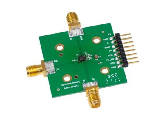 لوحات تقييم وحدة الواجهة الأمامية لشبكة Wi-Fi 6 بتردد 5 جيجاهرتز من حلول QPF4506EVB-01 المدمجة